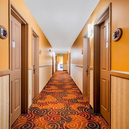 Oyo Hotel Castle Rock Co Downtown Bagian luar foto