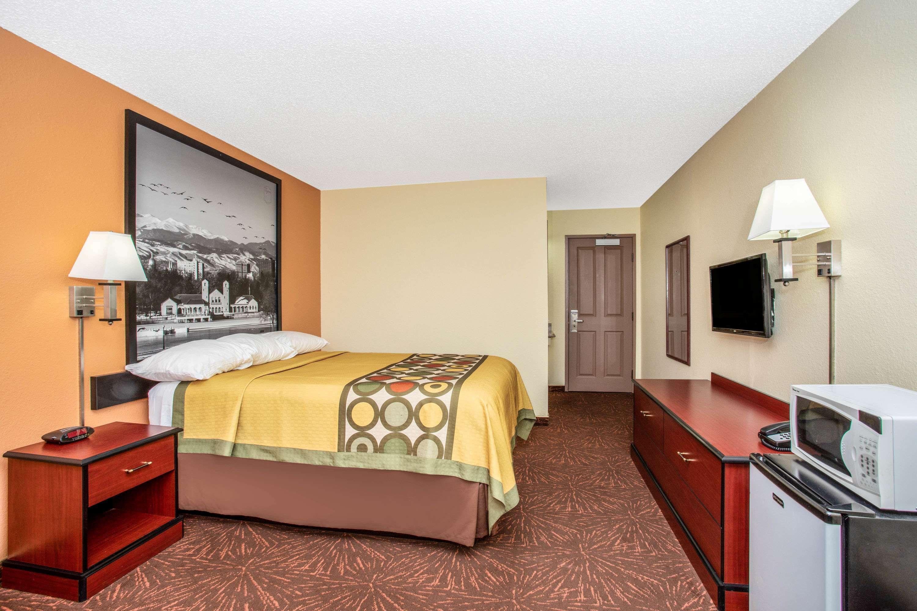 Oyo Hotel Castle Rock Co Downtown Bagian luar foto