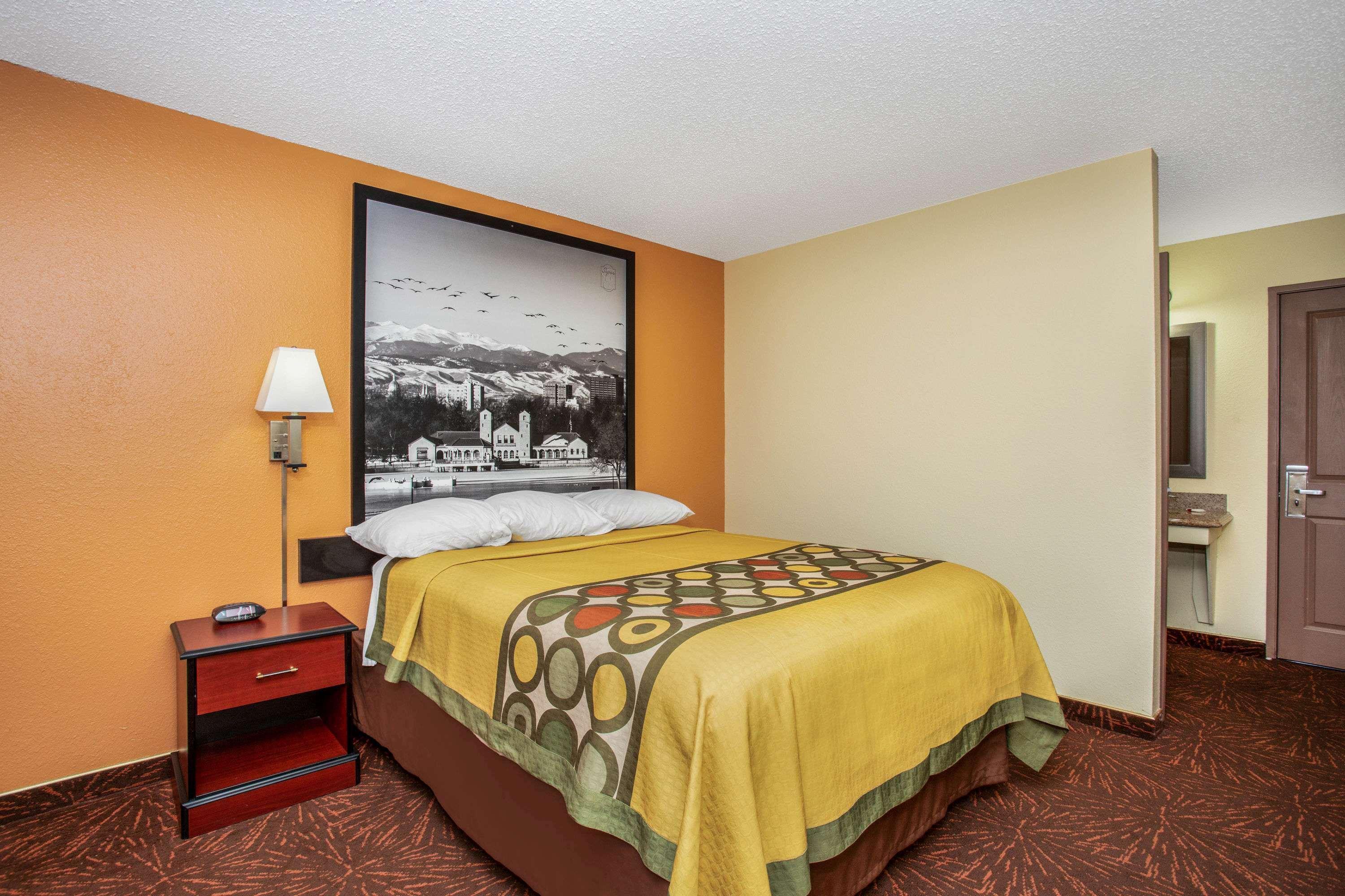 Oyo Hotel Castle Rock Co Downtown Bagian luar foto