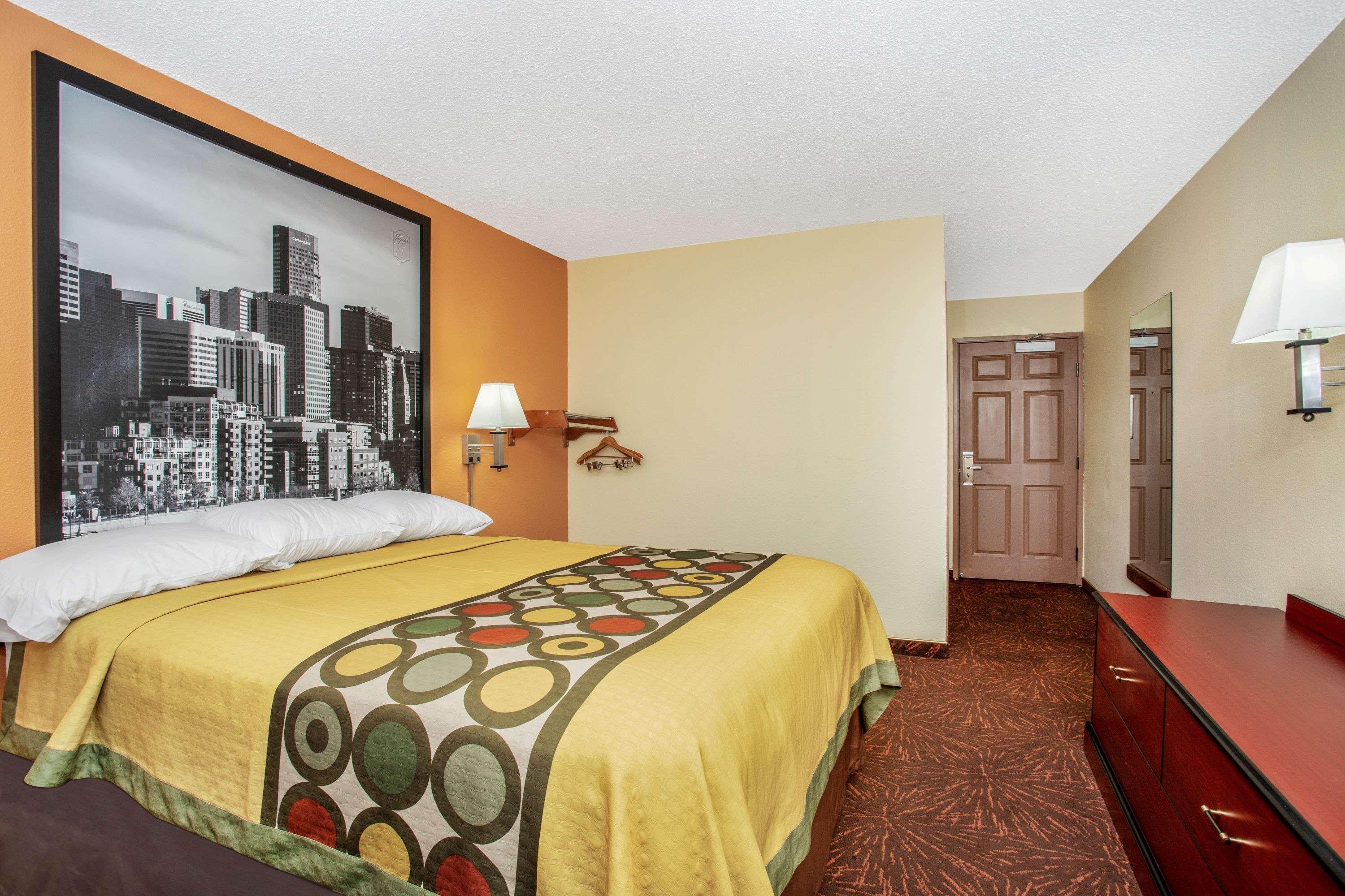 Oyo Hotel Castle Rock Co Downtown Bagian luar foto